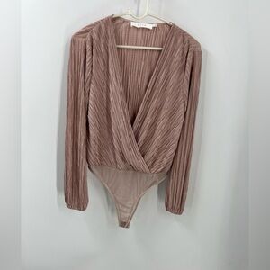 Astr the label champagne pink crossover crinkled bodysuit M